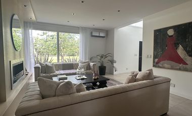Casa en barrio Los Lagos en alquiler temporal, con 3 dormitorios