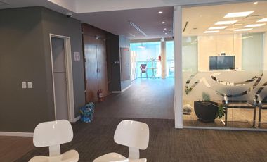 EXCELENTE OFICINA EN TORRE 550m2 , INSTALADA P/ENTRAR, PISO TÉCNICO, COCHERAS, SEGURIDAD 24hs