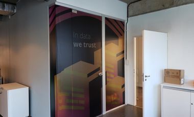 EXCELENTE OFICINA EN TORRE 550m2 , INSTALADA P/ENTRAR, PISO TÉCNICO, COCHERAS, SEGURIDAD 24hs