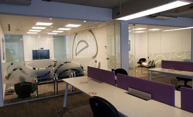 EXCELENTE OFICINA EN TORRE 550m2 , INSTALADA P/ENTRAR, PISO TÉCNICO, COCHERAS, SEGURIDAD 24hs