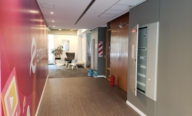 EXCELENTE OFICINA EN TORRE 550m2 , INSTALADA P/ENTRAR, PISO TÉCNICO, COCHERAS, SEGURIDAD 24hs