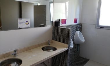 EXCELENTE OFICINA EN TORRE 550m2 , INSTALADA P/ENTRAR, PISO TÉCNICO, COCHERAS, SEGURIDAD 24hs