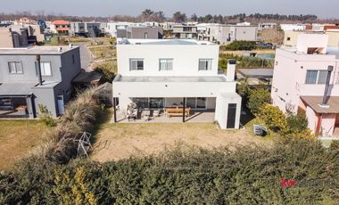 Casa en  alquiler anual en Escobar- Barrio Acacias- Puertos del Lago