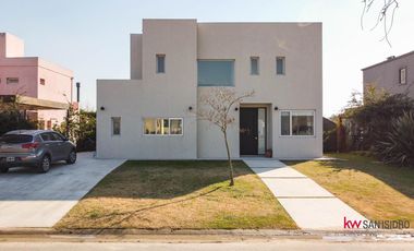Casa en  alquiler anual en Escobar- Barrio Acacias- Puertos del Lago