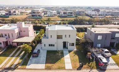 Casa en  alquiler anual en Escobar- Barrio Acacias- Puertos del Lago