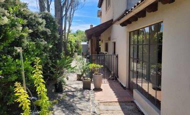 Casa en Alquiler  Pacheco Golf Club 4 dormitorios con jardin y pileta