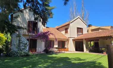 Casa en Alquiler  Pacheco Golf Club 4 dormitorios con jardin y pileta
