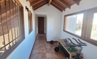 Casa en Alquiler  Pacheco Golf Club 4 dormitorios con jardin y pileta
