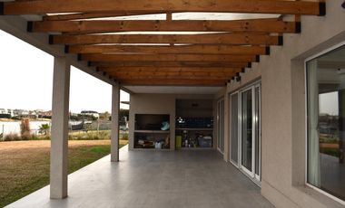 ALQUILER - CASA A LAGUNA - SAN BENITO - VILLANUEVA - BENAVIDEZ
