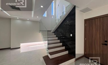 CASA EN VENTA EN FRACCIONAMIENTO DENALI