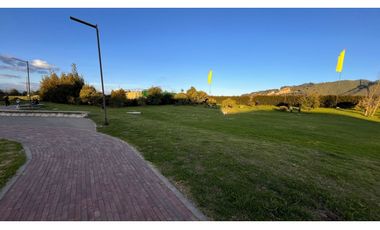 Vendo lindo apartamento con excelentes zonas verdes.