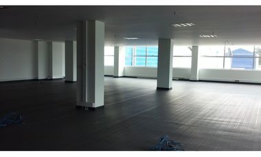 Arrienda Oficinas Autopista Medellín 2.132 M2