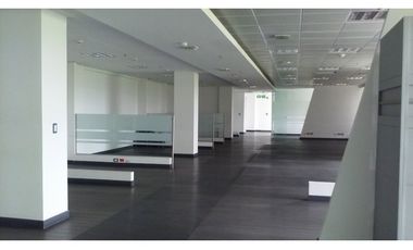 Arrienda Oficinas Autopista Medellín 2.132 M2