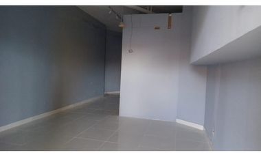 LOCAL / AVENIDA LA PULIDA / PH RIO PLAZA / 55 M2 / VACIO
