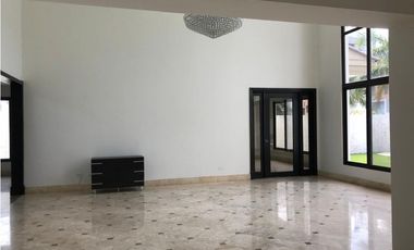 COSTA DEL ESTE / PASEO DEL PARQUE / 1045 M2 / 3 HABITACION