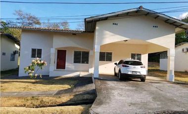 ALQUILER Y VENTA DE CASA EN AREA EXCLUSIVA  EN DAVID 689 METROS
