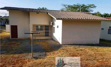 ALQUILER Y VENTA DE CASA EN AREA EXCLUSIVA  EN DAVID 689 METROS