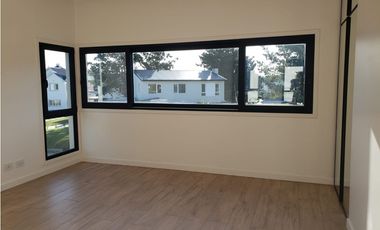VENTA/ CHALET A ESTRENAR  DE 4 AMBIENTES EN 2 PLANTAS / MAR DEL PLATA