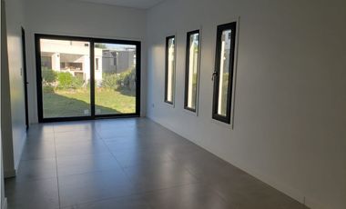 VENTA/ CHALET A ESTRENAR  DE 4 AMBIENTES EN 2 PLANTAS / MAR DEL PLATA