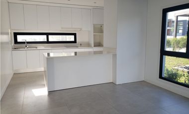 VENTA/ CHALET A ESTRENAR  DE 4 AMBIENTES EN 2 PLANTAS / MAR DEL PLATA