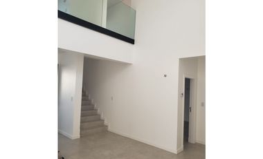 VENTA/ CHALET A ESTRENAR  DE 4 AMBIENTES EN 2 PLANTAS / MAR DEL PLATA