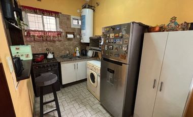 Casa PH en venta en Lanus Oeste