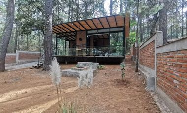 Cabaña en venta en Tapalpa. En el interior del bosque