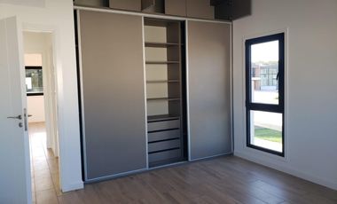 VENDO CASA A ESTRENAR EN RUMENCO JOVEN CON PARQUE Y GARAJE - GALERIA CON PARRILLA