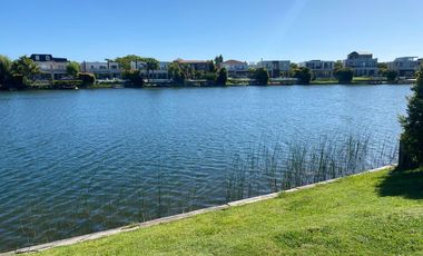 Casa en  venta o alquiler al lago barrio los lagos