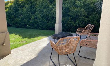 Casa en  venta o alquiler al lago barrio los lagos