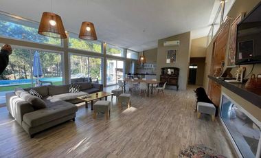 Exclusiva casa con pileta en Costa Esmeralda