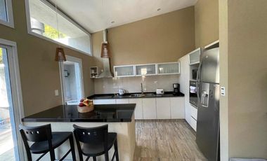 Exclusiva casa con pileta en Costa Esmeralda