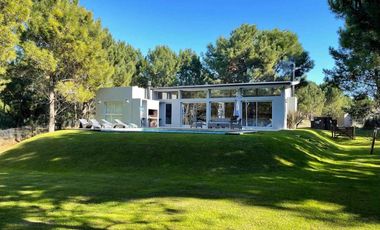 Exclusiva casa con pileta en Costa Esmeralda