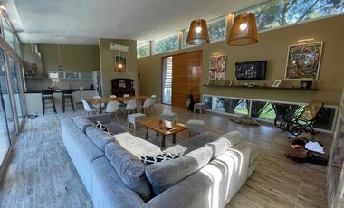 Exclusiva casa con pileta en Costa Esmeralda