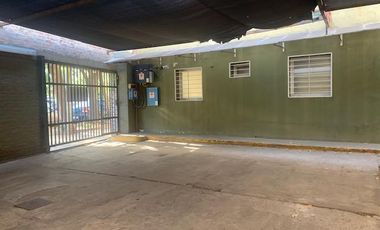 Inmueble comercial en excelente ubicación , apto varios rubros  .