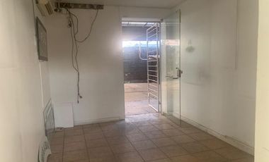 Inmueble comercial en excelente ubicación , apto varios rubros  .