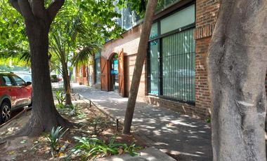 Inmueble comercial en excelente ubicación , apto varios rubros  .