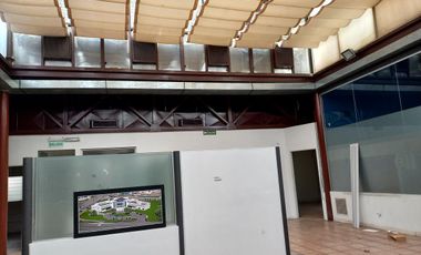 Inmueble comercial en excelente ubicación , apto varios rubros  .