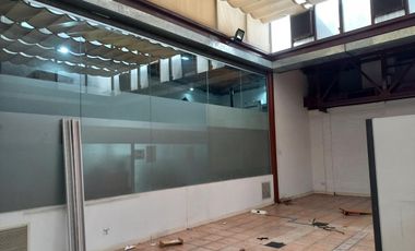 Inmueble comercial en excelente ubicación , apto varios rubros  .