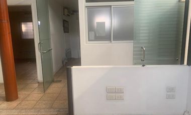 Inmueble comercial en excelente ubicación , apto varios rubros  .
