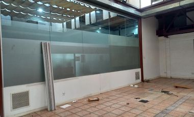 Inmueble comercial en excelente ubicación , apto varios rubros  .