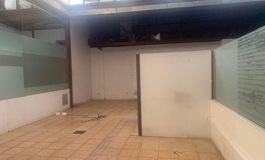 Inmueble comercial en excelente ubicación , apto varios rubros  .