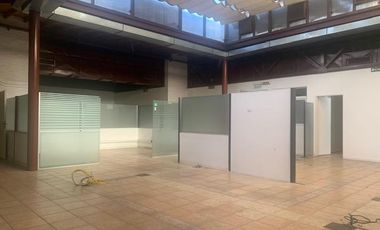 Inmueble comercial en excelente ubicación , apto varios rubros  .