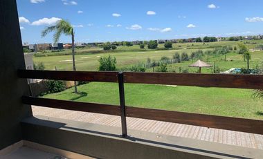 Casa en venta 4 amb. c/ dep. y Pileta Lote interno con vista al Golf!!