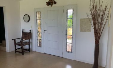 Casa en venta 4 amb. c/ dep. y Pileta Lote interno con vista al Golf!!