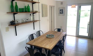 Casa en venta 4 amb. c/ dep. y Pileta Lote interno con vista al Golf!!