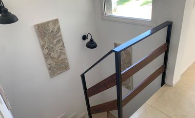 Casa en venta 4 amb. c/ dep. y Pileta Lote interno con vista al Golf!!