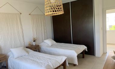 Casa en venta 4 amb. c/ dep. y Pileta Lote interno con vista al Golf!!