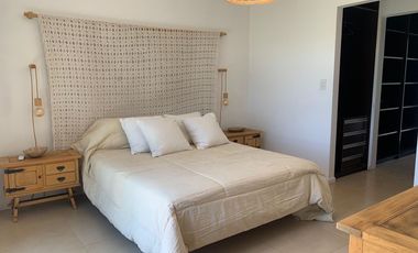 Casa en venta 4 amb. c/ dep. y Pileta Lote interno con vista al Golf!!