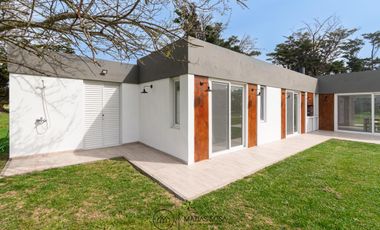Venta - Casa nueva - Barrio 
